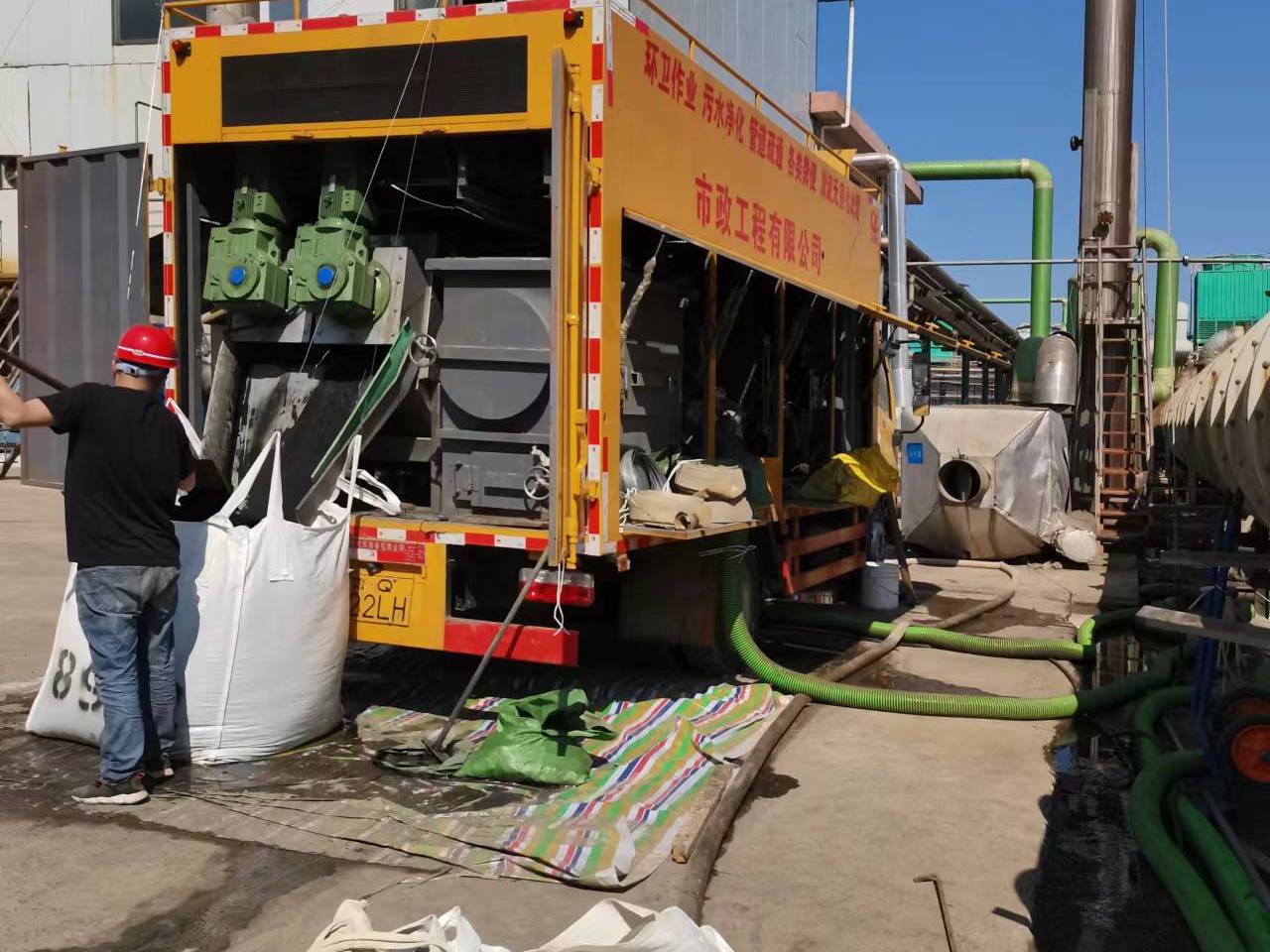 梁河淤泥压干处理